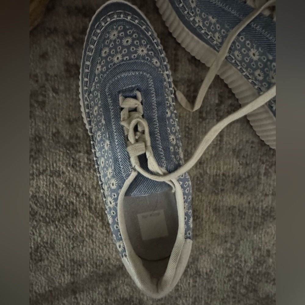 Stylish Blue Floral Women's Dolce Vita NWOT 9.5 - Picture 4 of 4